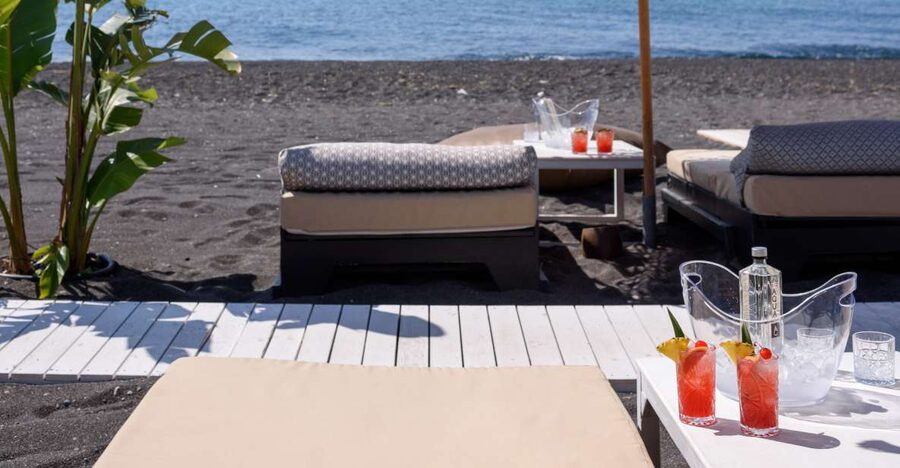 Perivolos Beach: Sun-Bed Experience FortyOne Bar Restaurant - A full day on Perivolos Beach
