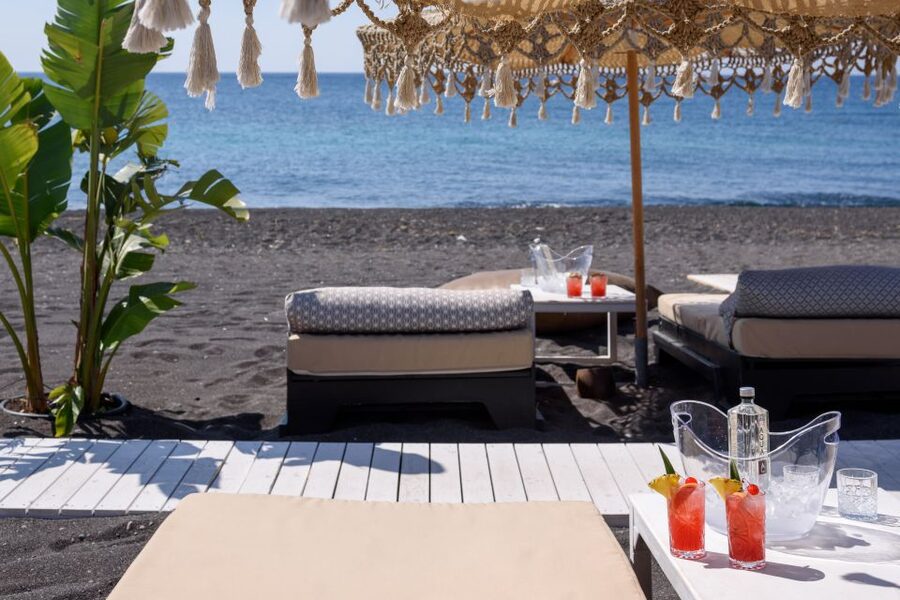 Perivolos Beach: Sun-Bed Experience FortyOne Bar Restaurant - What the packages may include
