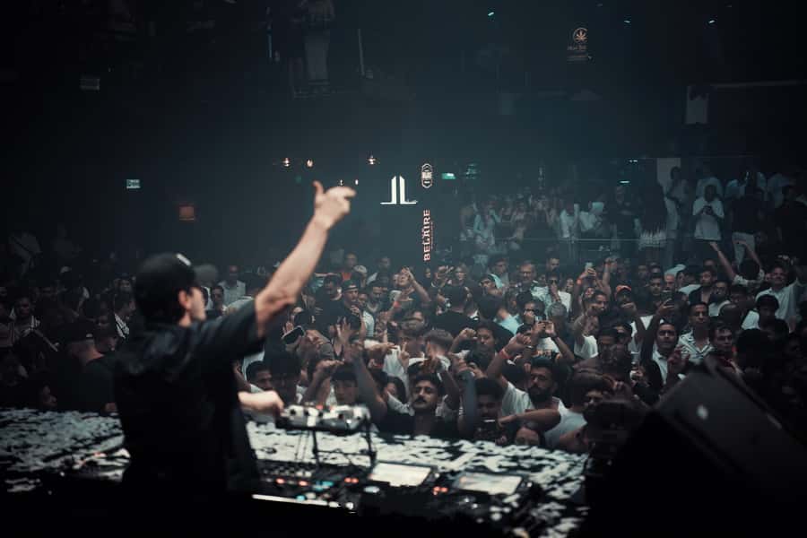 Phuket Nightlife Tour: Patong Bar & VIP Club Crawl Adventure - Clothing, ID, and practical rules