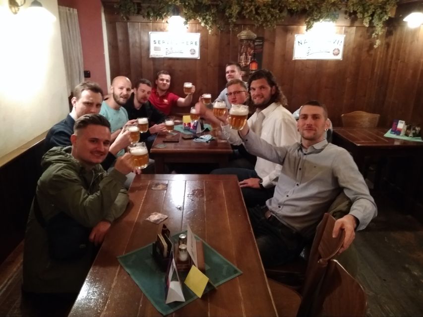 Pilsen: Pub and Club Crawl - The short walk into Pilsen’s bar scene