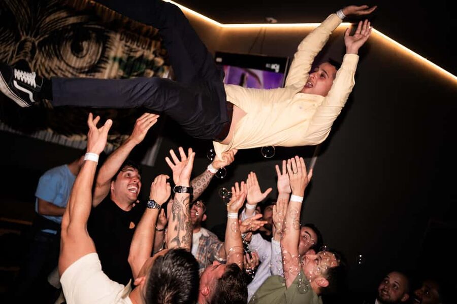 Porto: 4 Bar Pub Crawl, 7 Drinks, & Skip-the-Line Club Entry - The key points at a glance