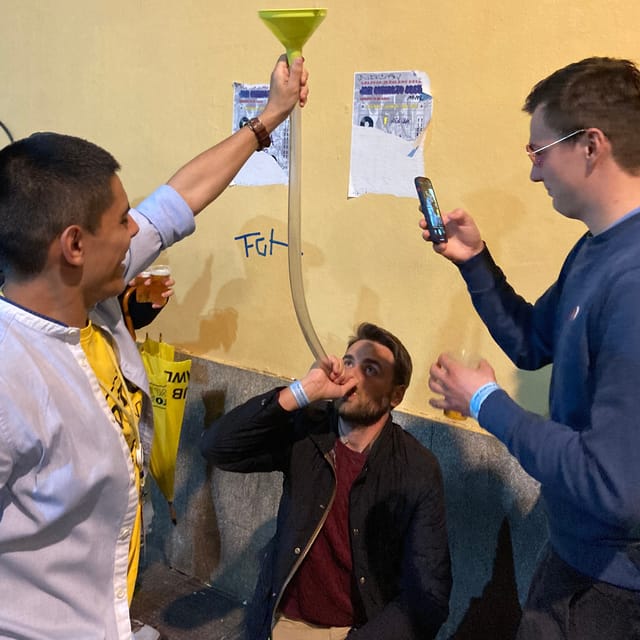 Porto: 4 Bar Pub Crawl, 7 Drinks, & Skip-the-Line Club Entry - Who should book this experience?