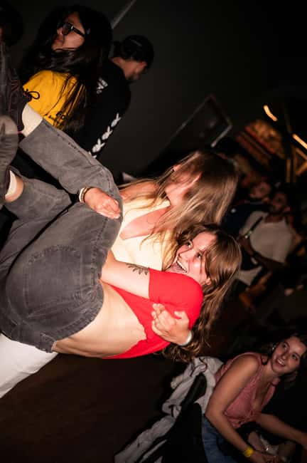 Porto: 4 Bar Pub Crawl, 7 Drinks, & Skip-the-Line Club Entry - Rua da Galeria de Paris and the middle of the crawl