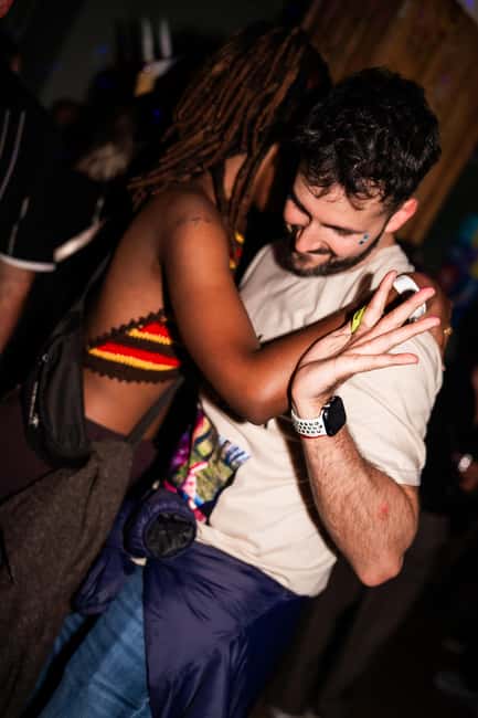 Porto: 4 Bar Pub Crawl, 7 Drinks, & Skip-the-Line Club Entry - The guides make the biggest difference