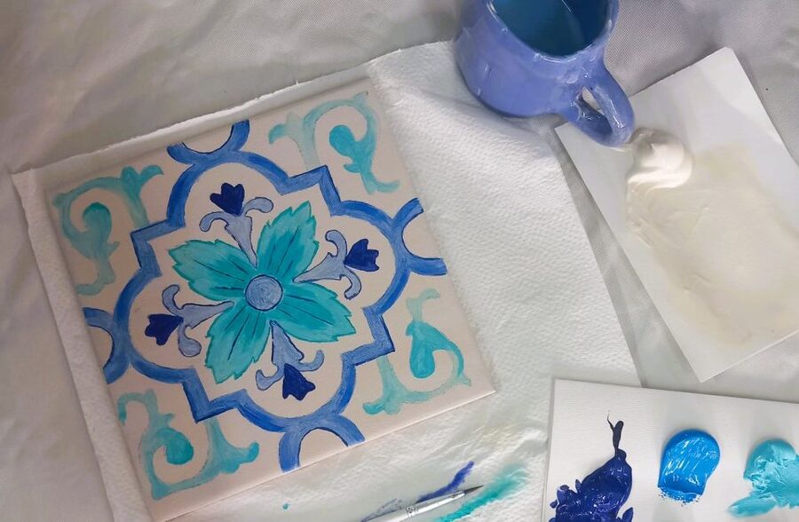 Porto: Tile Painting and Cocktails in Downtown Porto - Who Will Enjoy This Most?
