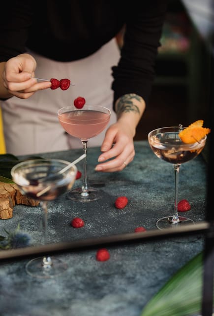 Prague: Cocktail Making Workshop with Bartender - Learning how flavors work together