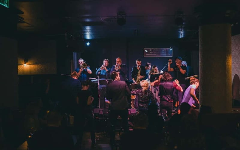 Prague: Jazz Show with Signature Cocktail - What the welcome cocktail adds