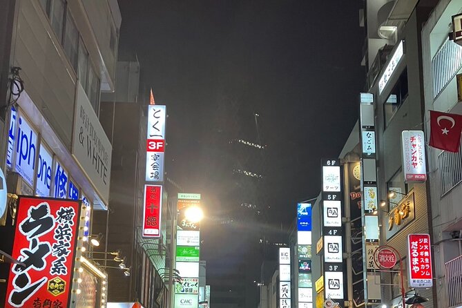 Private Bar Hopping Tour in Shinjuku, Tokyo - What the guide adds to the evening