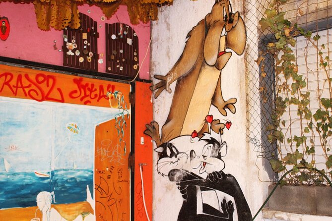 Private Budapest Ruin Bar Tour with Local Drinks & Street Food - Drinks, lángos, and the question of what is included