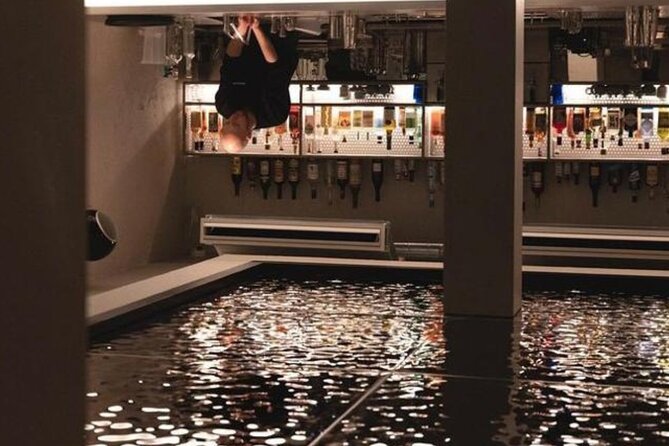 private groupe explore hidden bars & speakeasies in Paris - Walking 10 minutes to the second speakeasy