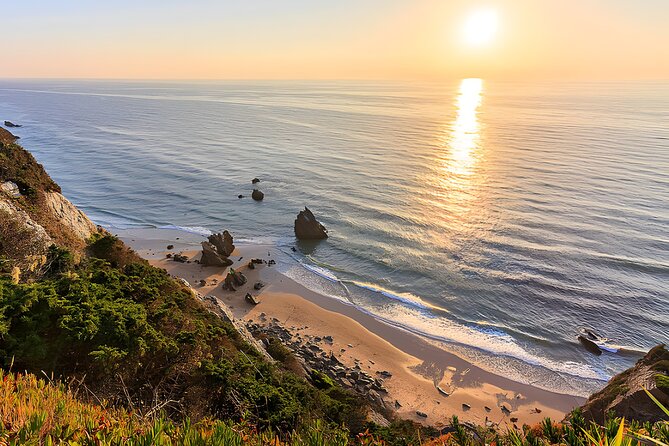 Private Paradise Beaches and Famous Beach Bars Tour in Lisbon - Lunch and Ocean Views at Bar do Guincho