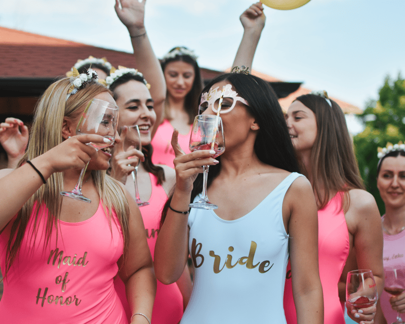 Private Pub / Bar Crawl Group Size 6-20 people - Key points to know before booking