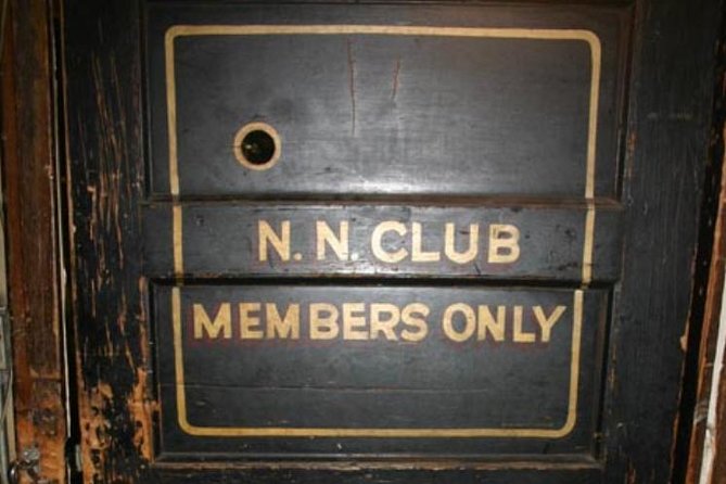 Private Speakeasy Pub Crawl in Chicago with Local Historian - Entering the old speakeasies