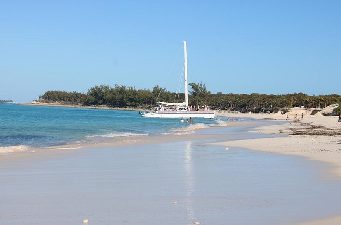 Private speed boat beach and bar hopping visiting Rose island - Who Will Enjoy This Nassau Boat Tour Most