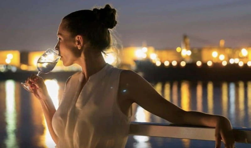 Québec City: 2-Hour Cocktail & DJ Evening Cruise - Should you book the Québec City Cocktail and DJ Cruise?