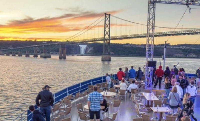 Québec City: 2-Hour Cocktail & DJ Evening Cruise - The DJ, dance floor, and evening mood