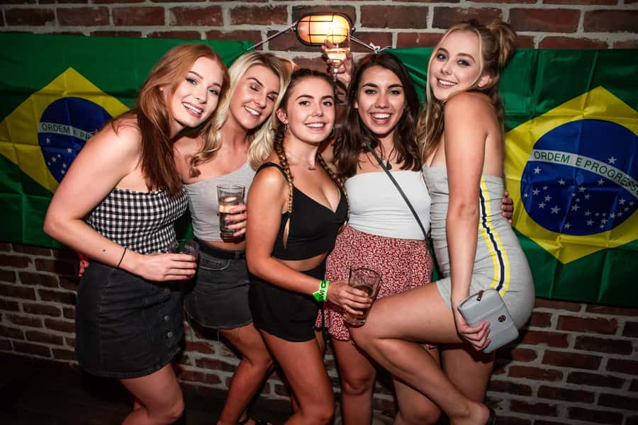 Queenstown: Bar Crawl with 5 Free Shots and Pizza - Five Bars, Five Different Chances to Find Your Scene