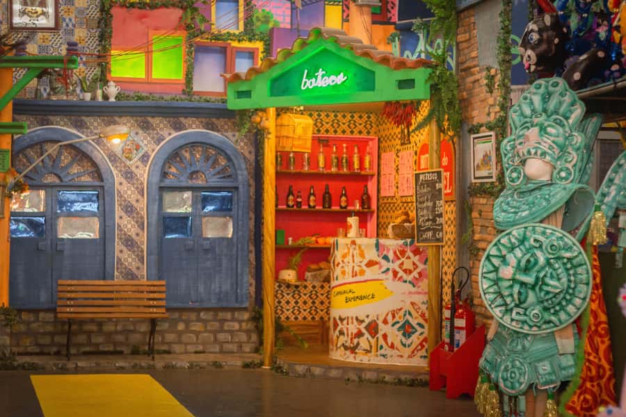Rio: Carnival Backstage Tour at Samba City with Cocktail - How much time should you allow?