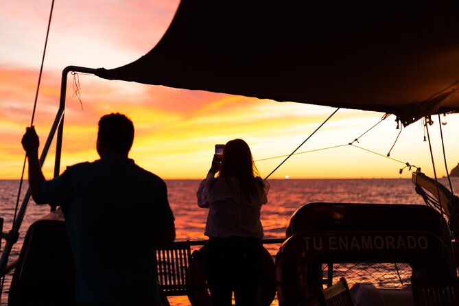 Romantic Sailboat Sunset: Live Music, Premium Bar & Dinner -Cabos - How the Group Size Shapes the Mood