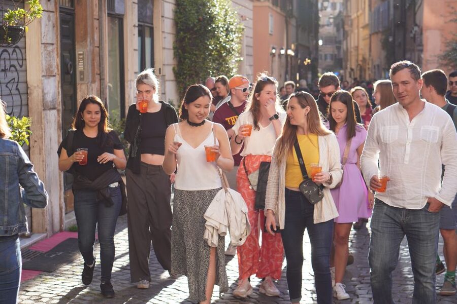Rome: Evening Walking Tour with Cocktails and Local Guide - Ponte Sant’Angelo and Rome’s darker stories