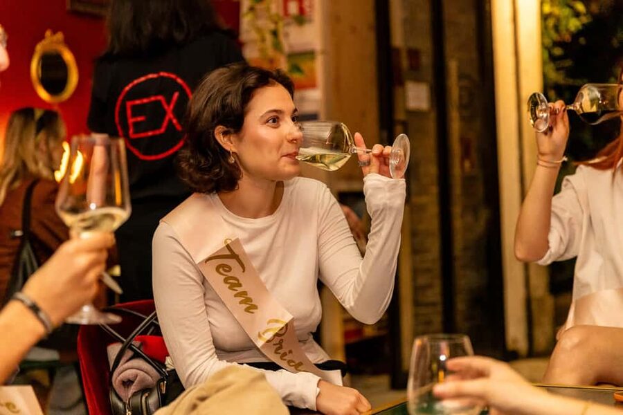 Rome: Guided Bar Crawl with Drinks & Dark History - Timing, clothing, and practical value