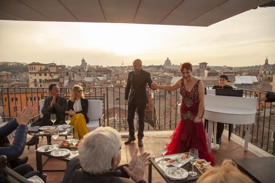 Rome: Rooftop Bar Opera Show - Starting with an Italian aperitivo