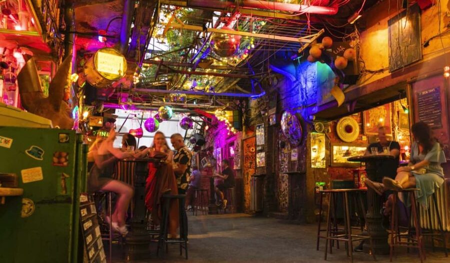 Ruin Bars Private Tour (Culture, history, and drinks) - Why the Jewish Quarter makes such a good walking tour