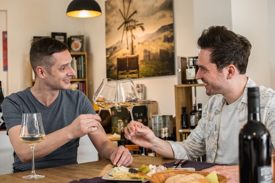 Salzburg: Guided Wine Tasting in a Hidden Wine Bar - Finding the bar and settling in