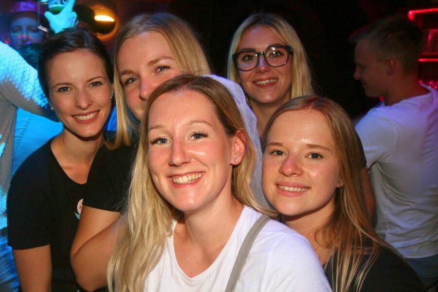 Salzburg: Pubcrawl Tour through best Bars and Clubs in Town - Starting at Linzer Gasse 68