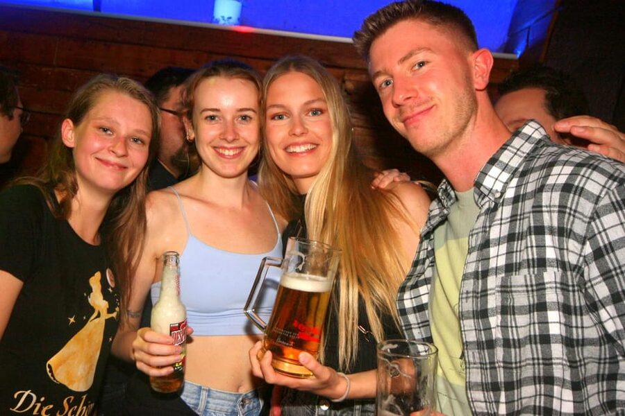 Salzburg: Pubcrawl Tour through best Bars and Clubs in Town - City Beats and the final club entry