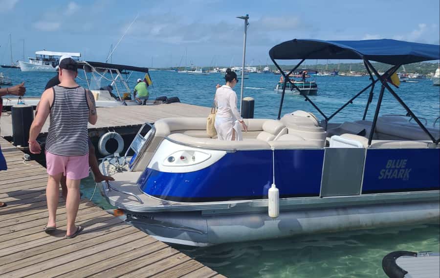 San Andres: Private Boat Trip with Tiki Bar & Rose Cay Stops - El Palito and the floating tiki bar