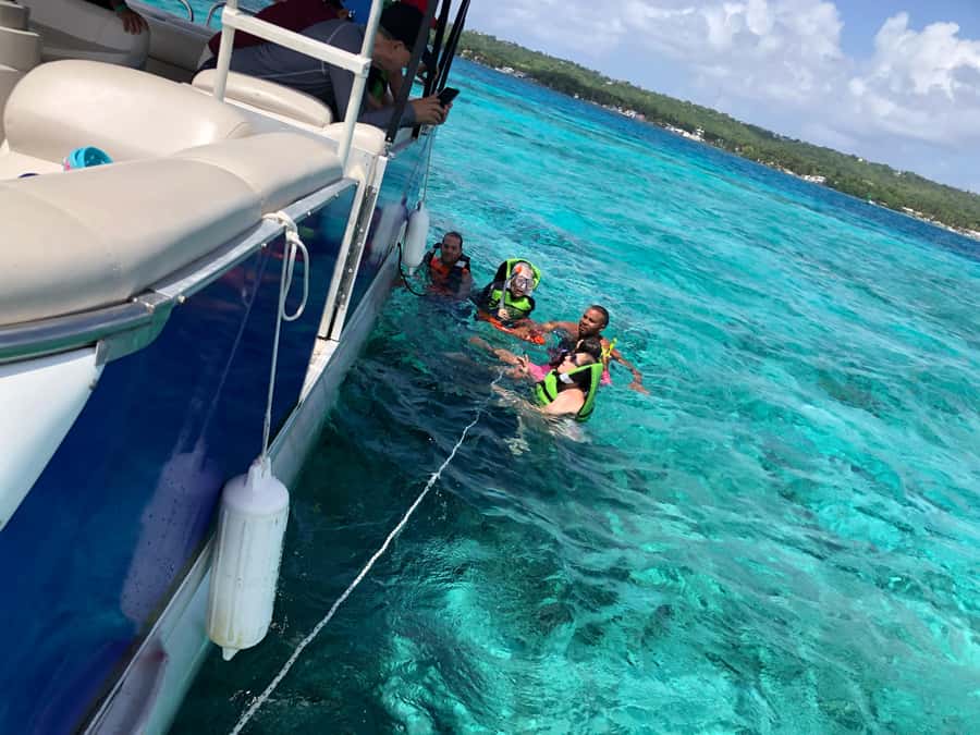 San Andres: Private Boat Trip with Tiki Bar & Rose Cay Stops - Rose Cay, Haynes Cay, and the water around them