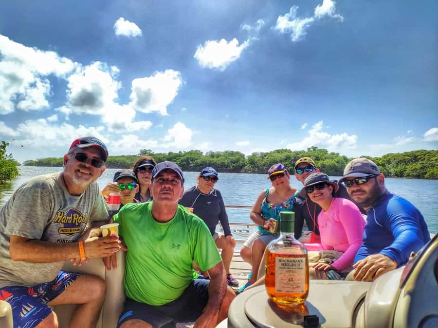 San Andres: Private Boat Trip with Tiki Bar & Rose Cay Stops - Leaving Muelle de la Policia and entering the mangrove