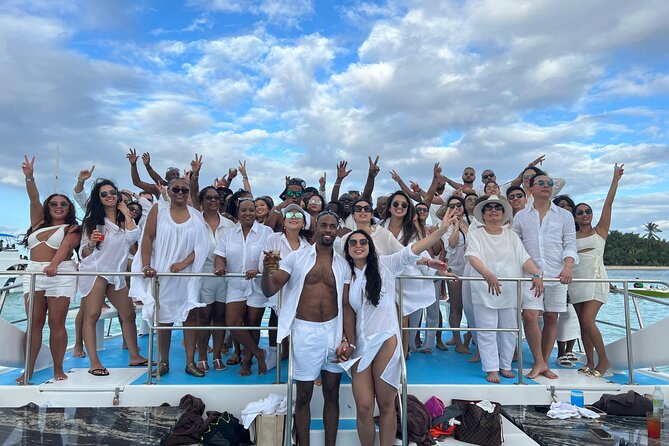 Sand-Bar Punta Cana Party Boat unlimited drinks, snorkeling Vibes - Cruising out from Bávaro Beach