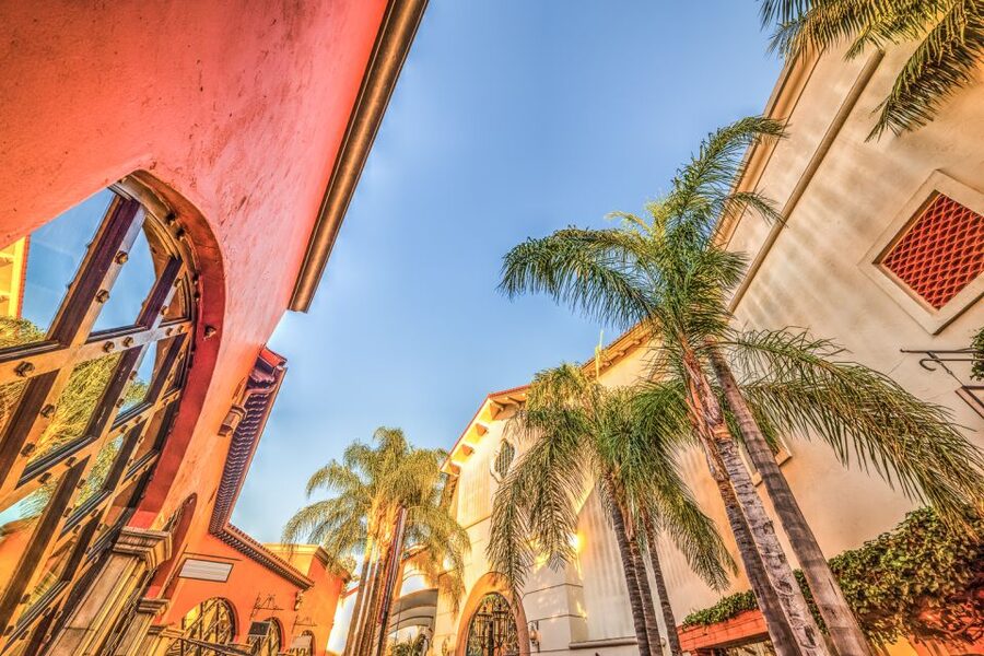 Santa Barbara: 3-Hour Cocktail and History Walking Tour - Three stops for cocktails, food, or beer