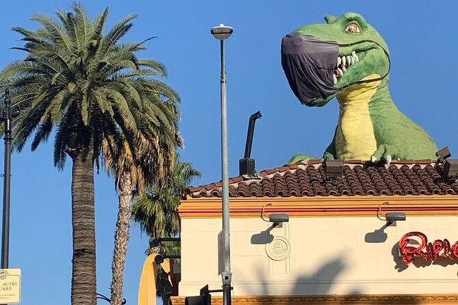 Santa Monica Private Tour with Restaurant and Bar Stops - The guide can make or break the day