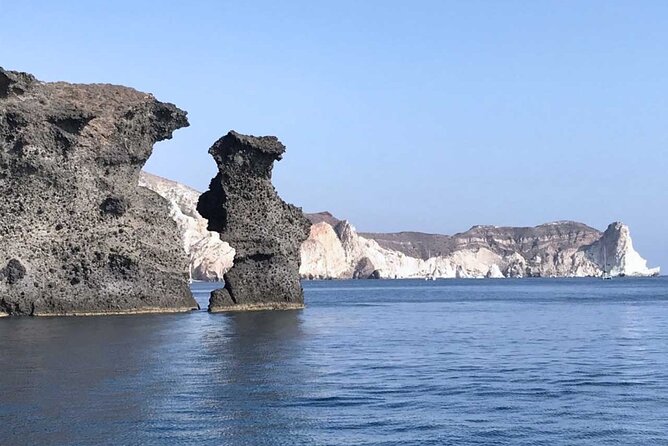 Santorini Catamaran Cruise with Greek Meal, Open-Bar and Sunset - Luxury versus classic cruise options