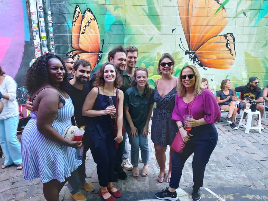 São Paulo: Bar and Street Art Crawl with Local Guide - Meeting at the gas station, then finding the neighborhood’s rhythm