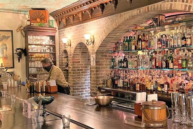 Savannah Walktails & Bar Bites Guided Happy Hour Tour - Starting with a drink at the American Prohibition Museum