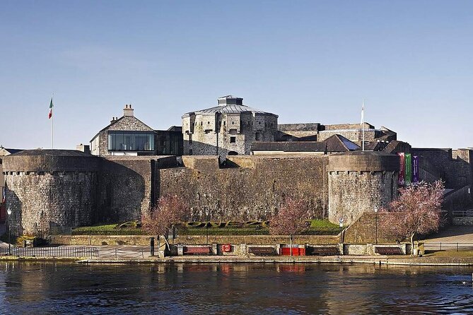 Sean's Bar, Athlone Castle and Clonmacnoise Monastery - A seven-hour history loop from Galway