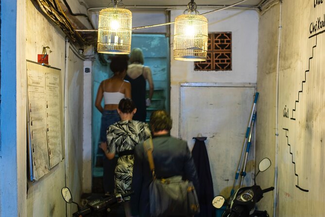 Secret Cocktail Experience in Saigon - Meeting the group at Công trường Công xã Paris