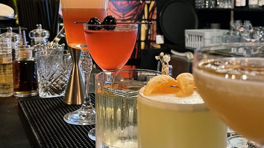 Shake, Mix & Sip: Cocktail Workshop in Old Nice - A Good Choice For Couples, Friends, And Celebrations