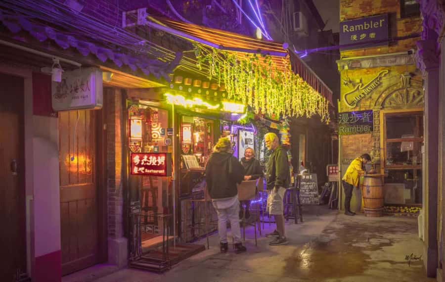Shanghai: 4-Hour Nightlife Adventure & Tasting Bike Tour - The Bund’s European-style architecture