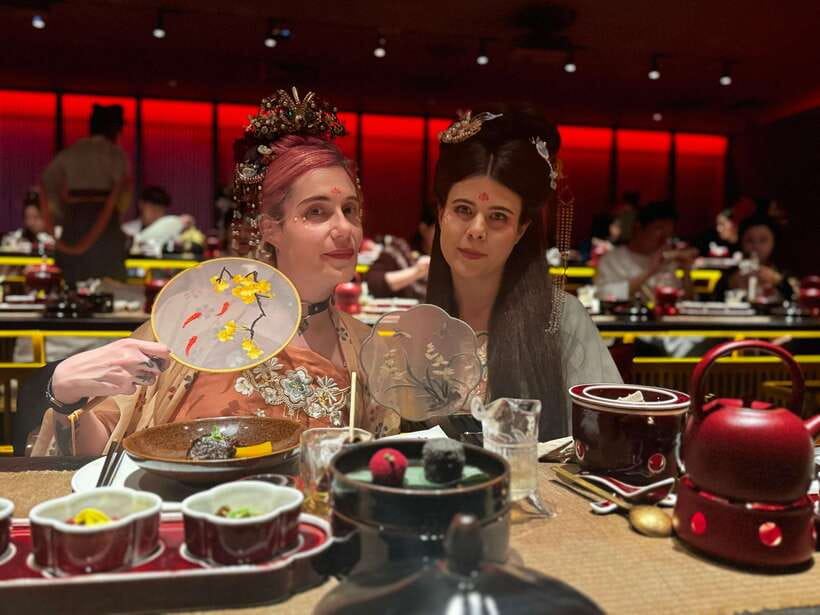 Shanghai Immersive Royal Banquet+Photo, Bar/Massage Options - Choosing the 100 RMB costume and makeup options