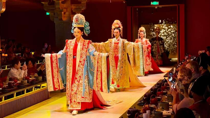Shanghai Immersive Royal Banquet+Photo, Bar/Massage Options - What the price really means