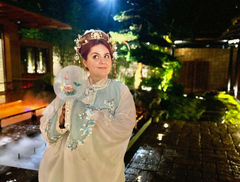 Shanghai Immersive Royal Banquet+Photo, Bar/Massage Options - A staged meal with seven savory dishes