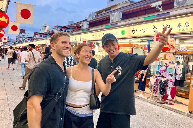 Shinjuku: Private Bar Hopping - Key points at a glance