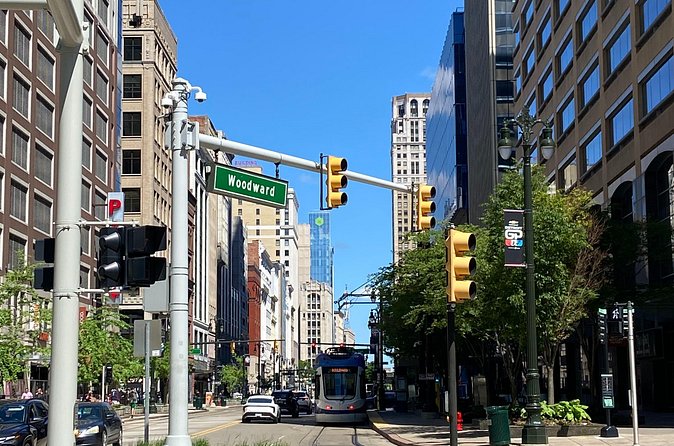 Small Group Walking Bar Tour - Finishing near Little Caesars Arena
