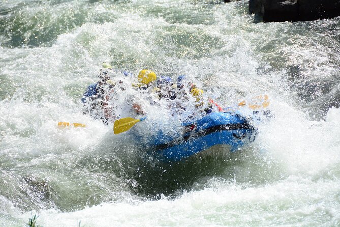 South Fork, American River: Chili Bar (Class III+ Whitewater) - Nine miles through the foothills