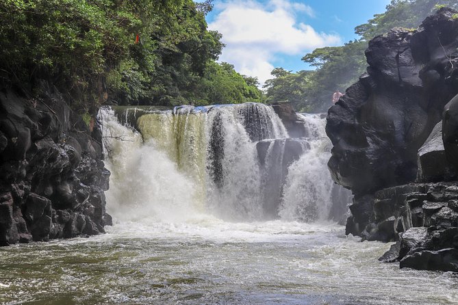 Speedboat Ile aux Cerfs + GRSE Waterfall, BBQ and Bar - Why the speedboat makes sense around Mauritius